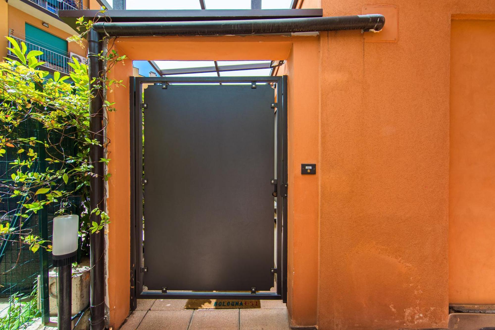 Nettuno Apartment - Private Garden In Bologna Center Zewnętrze zdjęcie
